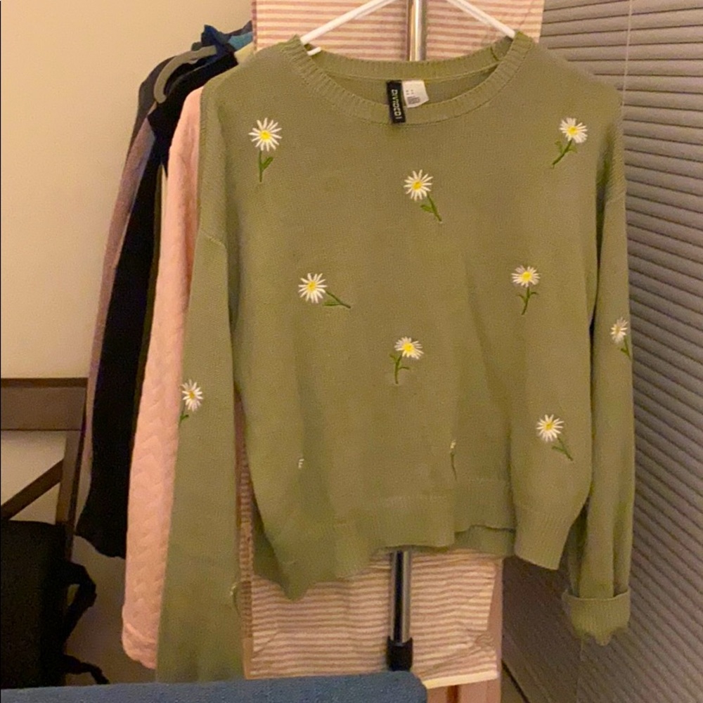 H&M green daisy flower sweater size M